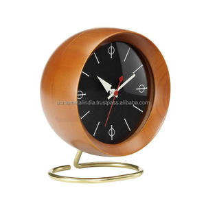 Reloj de mesa en metal niquelado Premium con diseño de patas de pato perfecto para una decoración elegante del hogar y una elegante pieza de acento de mesa - Product Image 3