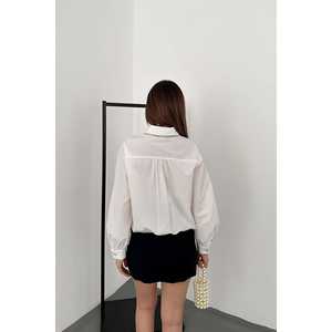 Chemises en popeline blanches ornées en gros, inspirées du style vintage, col à volants, XL, longues, en soie tricotée, brodées pour le printemps et l'automne - Product Image 1