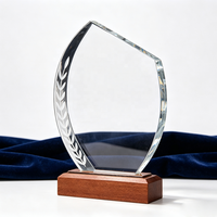 Meilleures ventes : Trophée en cristal avec base en bois, lettres gravées sur mesure, plaque de récompense en verre cristal