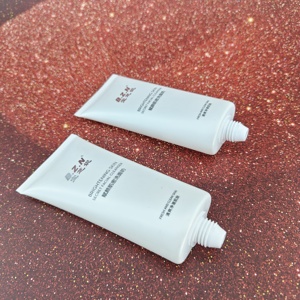Envase cosmético personalizado para limpiador facial iluminador de la piel, tubo ovalado de plástico HDPE vacío con tapa de rosca para lavado facial - Product Image 3