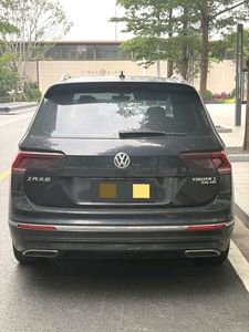 Volkswagen <span class=keywords><strong>Tiguan</strong></span> L R-Line 2.0TSI 330TSI 2WD Édition Haut de Gamme 2019, Transmission Automatique, Occasion, avec Hayon Électrique - Product Image 3