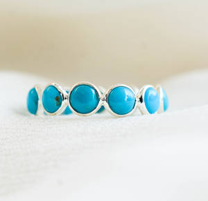 Bague éternité turquoise la plus vendue avec pierre précieuse naturelle en argent 925, bague minimaliste en turquoise à vendre - Product Image 1