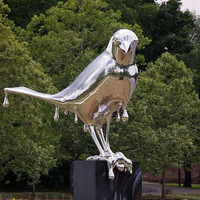 Grande sculpture abstraite moderne en acier inoxydable plaqué or poli, sculptée sur le thème de l'immobilier, pour parcs et aménagements paysagers