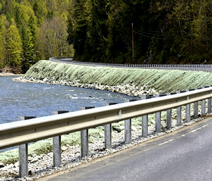 Protection des infrastructures, garde-corps routier en acier galvanisé, barrière anti-collision routière, barrière de sécurité routière en forme de W, clôture de sécurité routière de qualité diamant M65 - Product Image 1