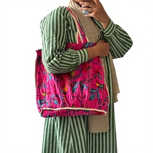Sac fourre-tout en coton matelassé style bohème, fait main, en tissu, à ouverture supérieure, imprimé floral, patchwork, sac à bandoulière - Product Image 5