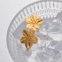 Boucles d'oreilles pendantes Gaovo en perles de fleurs, plaquées or, en acier inoxydable, perles baroques, bijoux pour femmes, pour mariage et usage quotidien