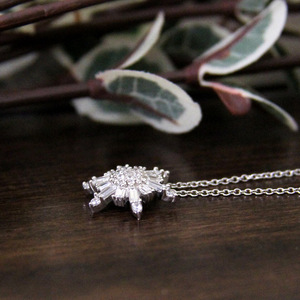 Collana con Ciondolo a Fiocco di Neve Scintillante per Donne, Catena con Cristalli di Ghiaccio, Gioiello Regalo - Product Image 3