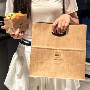 Emballage pour hamburgers et pizzas écologiques résistant à la graisse avec logo personnalisé imprimé Sac en papier kraft pour hamburgers - Product Image 3