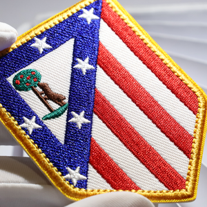 Écusson brodé personnalisé mode bricolage Design or argent fils marque Club broderie fer sur patchs pour vêtements - Product Image 6