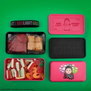 Lonchera Escolar de PP para Niños, Diseño de Juego del Calamar Coreano, Oficialmente Licenciada, Forma Rectangular, 3 Niveles, 1 Compartimento, Fácil de Limpiar, para Viajes y Escuela - Product Image 3