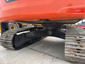 Puissante excavatrice Doosan DX225 d'occasion avec des composants d'origine en excellent état, conçue pour les travaux de construction lourds - Product Image 4