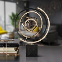 Globe en cuivre métallique semi-fait main, motif géométrique en marbre, style minimaliste moderne de luxe léger, pour la décoration intérieure et l'utilisation sur le bureau.