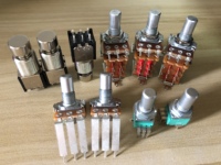 Potentiomètre de contrôle de volume à double gang à angle droit de 16 mm B100K