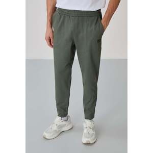 Conjunto Deportivo Air Jones para Hombre, Color Caqui, Corte Estándar, Ropa Deportiva Cómoda de Mezcla de Poliéster, Viscosa y Elastano para Uso Diario - Product Image 3