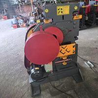 Machine industrielle multifonction pour le travail du fer : poinçonnage, cisaillement, encocheage, pliage pour la transformation des tôles d'acier, des profilés en acier et des canaux.
