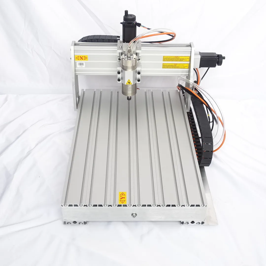 Modèle chaud Haute sécurité Machine de gravure de bureau 4 axes mimi cnc routeur produit populaire et haute sécurité 800W