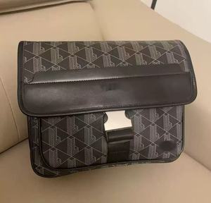 กระเป๋าหนัง PU ลายจระเข้สุดฮิตปี 2025 กระเป๋าสะพายข้างปักโลโก้ กันน้ำ พร้อมฝาปิดแบบพับได้ - Product Image 5