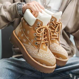 Nouvelles Bottes Montantes Homme 2026 en Dentelle Fleur de Cachemire, Style Rétro, Semelle Épaisse Rehaussante, Modèle Utilitaire - Product Image 1