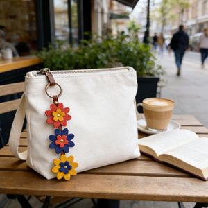 Creative Pu Leather Flower-Shaped Accessory Pendant Fashionable Car Keychain Cute <b>Keyring</b> Bag <b>Charm</b> for Women Girls - Product Image 6