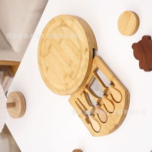 Tabla de queso redonda de madera con juego de cubiertos para servir frutas y queso, duradera, solo se lava a mano. - Product Image 2