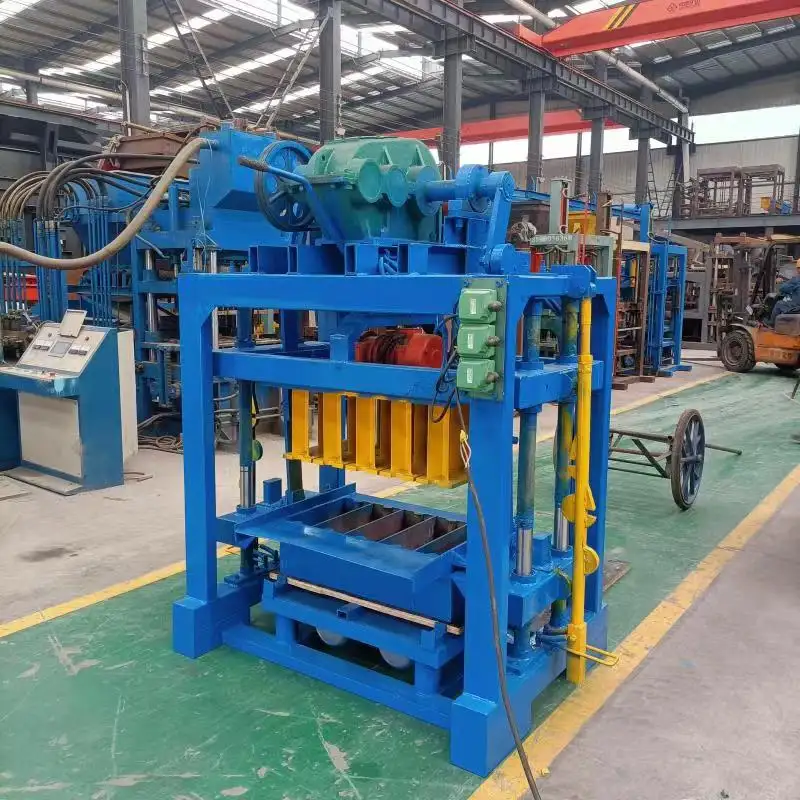 Harga pabrik mesin pembuat bata cinder molding blok qt4-40 di ghana