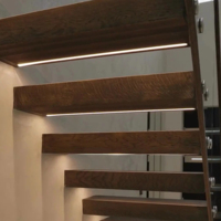 Escalier flottant en verre trempé avec panneaux en verre et support en acier inoxydable, escalier cantilever transparent