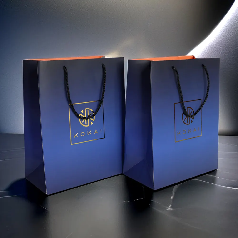 Innen-und Außen druck Blaue Geschenk papiertüte Hot Stamp ing Gold Logo Gedruckte Einkaufstaschen nach Maß