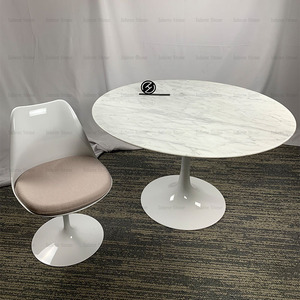 Ensemble de meubles de salle à manger personnalisés, table à manger ronde <span class=keywords><strong>Saarinen</strong></span> Tulip en marbre blanc de Carrare poli, Italie, et chaises - Product Image 3