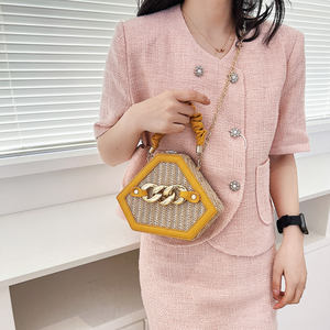 Nouvelle Collection 2026 : <span class=keywords><strong>Sac</strong></span> Messager Femme en Cuir PU avec Chaînes, <span class=keywords><strong>Sac</strong></span> à <span class=keywords><strong>Main</strong></span> et Pochette Assortis - Product Image 3