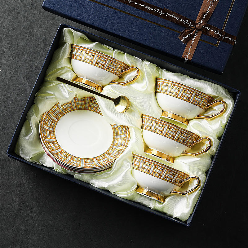 4 cups 4 plates 4 scoops gift box