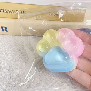ตุ๊กตาอุ้งเท้าแมวสีรุ้ง นุ่มนิ่มน่ารัก บีบแล้วคืนรูปช้าๆ ของเล่น ASMR บรรเทาความเครียด ของขวัญวันเกิดสำหรับเด็กผู้หญิง ของตกแต่งกระเป๋า DIY - Product Image 5