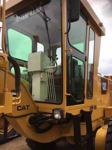 รถเกรดเดอร์มือสอง Caterpillar 140H พร้อมใบมีดดัน สภาพดีเยี่ยม ระบบไฮดรอลิกเสถียร จัดส่งรวดเร็ว รองรับการขายทั่วโลก - Product Image 2