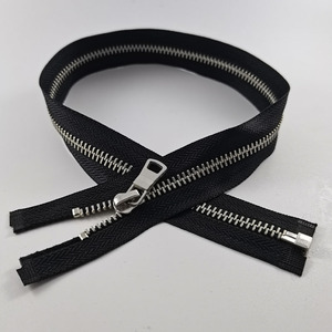 Fabricant personnalisé 3 #5 #8 # Fermetures à glissière en polyester à longue chaîne <span class=keywords><strong>50</strong></span> <span class=keywords><strong>cm</strong></span> or à bout ouvert pour 3 sacs <span class=keywords><strong>Fermeture</strong></span> à glissière personnalisable de haute qualité - Product Image 1