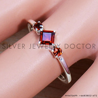 Bague Statement en Argent Sterling 925 avec Sertissage à Griffes, Design Triple, Pierre Précieuse Grenat Rouge Naturel, Faite à la Main, pour Usage Quotidien