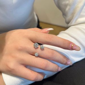 Bague Dylam High Top Jewelry en argent sterling 925 avec trois pierres de moissanite VVS1 couleur D, ouverte et ajustable, pour un usage quotidien - Product Image 4