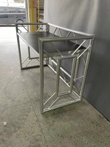 NewStyle & New Trend GT Truss Ground Support con cuatro torres que consisten en una estructura triangular y cuadrada - Product Image 5