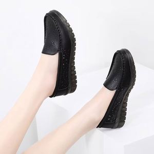 Chaussures plates décontractées et confortables pour femmes, nouveau style 2026, antidérapantes et respirantes, idéales pour l'extérieur (modèle 'Mom's Lazy') - Product Image 4