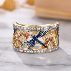 Anello Floreale a Forma di Libellula e Loto per Donne, Elegante Gioiello Vintage da Dito - Product Image 2