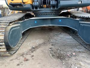 Excavatrice d'occasion Hyundai 305LC-9T 30 tonnes sur chenilles, excellent état, certifiée EPA/CE, moteur et pompe d'origine coréenne - Product Image 6