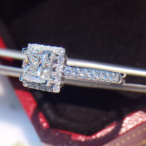 Anello Classico Quadrato con Zirconia Cubica per Donne, Fede Nuziale con Micro-Pavé e Stile Creativo - Product Image 2