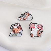 Top qualité vente chaude mignon chat chassant drame travail pour gagner de l'argent travailleurs métal doux émail épinglette Badge fabricant