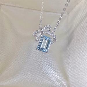สร้อยคอทองคำแท้ 18k ยี่ห้อซินฟลาย พร้อมจี้รูปโบว์ประดับเพชรอะความารีน - Product Image 5