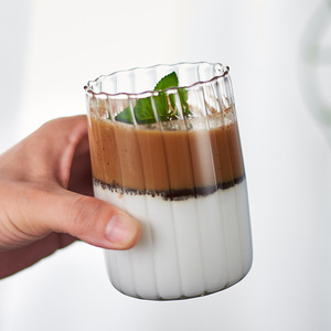 Gobelet en verre à rayures verticales, transparent, pour boissons froides, en verre borosilicate de haute qualité, pour lait et gelée, gobelet à eau tendance, pour les fêtes - Product Image 1