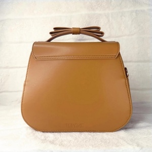 กระเป๋าสะพายข้างวินเทจ Ita หนัง PU สะพายไหล่หรือถือได้ 3 แบบ ปักลาย Lolita ITA-Bag - Product Image 2