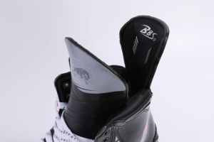 Alquiler <span class=keywords><strong>de</strong></span> <span class=keywords><strong>patines</strong></span> <span class=keywords><strong>de</strong></span> <span class=keywords><strong>hockey</strong></span> sobre hielo <span class=keywords><strong>de</strong></span> fibra <span class=keywords><strong>de</strong></span> carbono profesional SOYUZ BBS SP con <span class=keywords><strong>palo</strong></span> <span class=keywords><strong>de</strong></span> <span class=keywords><strong>hockey</strong></span> y disco - Product Image 5