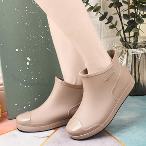 Sepatu bot hujan PVC wanita, sepatu modis kualitas tinggi tahan air - Product Image 4