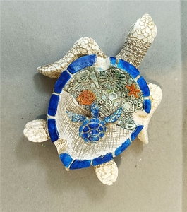 Cenicero <span class=keywords><strong>de</strong></span> Resina Hecho a Mano con Forma <span class=keywords><strong>de</strong></span> Tortuga Marina TRIO, Decoración Náutica para el Hogar, Accesorio para Fumar con Temática Náutica, Diseño Contemporáneo, Estilo Costero Único - Product Image 4