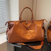 Bolsa de Viaje de PU con Diseño de Trébol de 4 Hojas en Relieve Personalizado, con Compartimento para Trolley, Separación entre Seco y Húmedo, Múltiples Bolsillos, 3 Colores, Ligera, para Fin de Semana