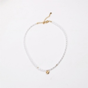 Collier chaîne à maillons vintage en acier inoxydable plaqué or avec perles et breloques cœur de dessin animé pour femme, idéal pour les occasions décontractées, sportives ou les fêtes d'anniversaire - Product Image 4