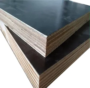 رقائق خشبية صينية باللون الأسود بقياس 18 ملم للوجه مناسبة للصناعات الخرسانية
